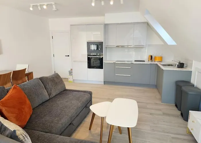 Paradigm Court, Modern 1-Bedroom Apartment