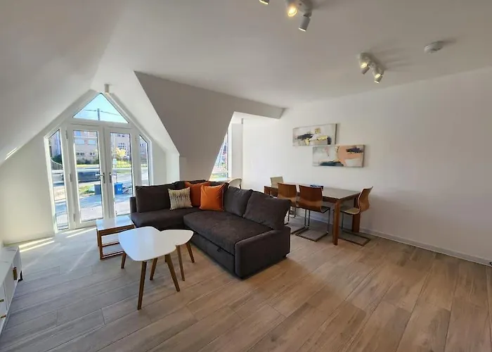Paradigm Court, Modern 1-Bedroom Apartment