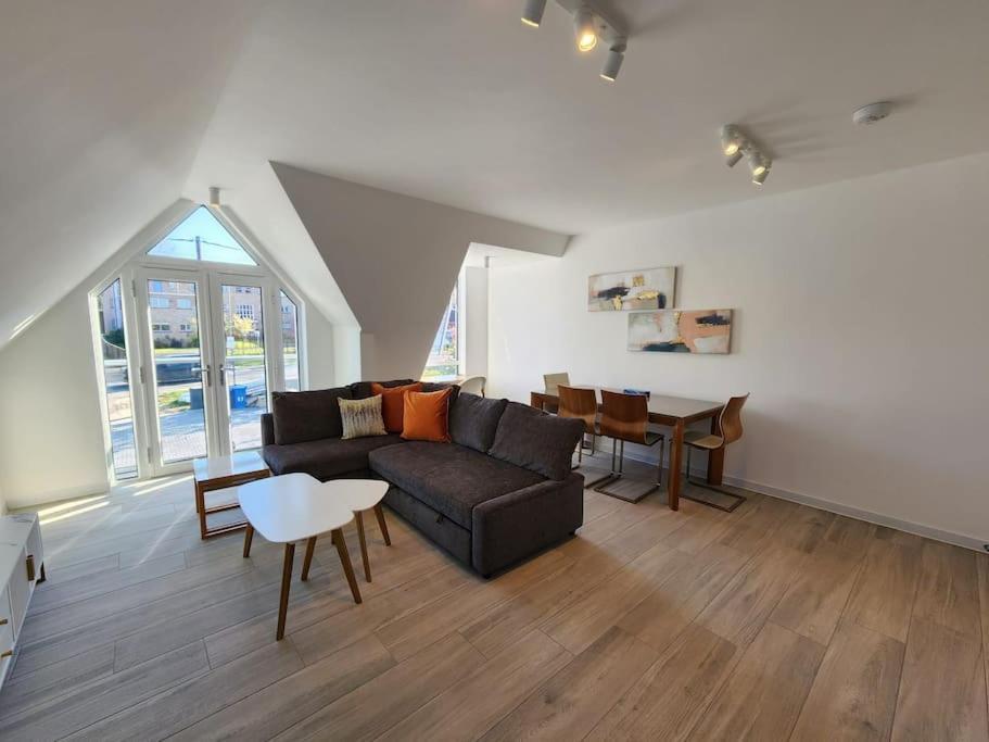 Paradigm Court, Modern 1-bedroom Apartment