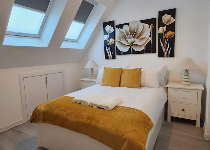 Paradigm Court, Modern 1-Bedroom Apartment